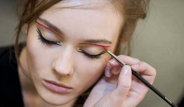 <strong>CHANEL｜シャネル</strong>　メティエダール・コレクション 「パリ-ビザンス」　© CHANEL 2010