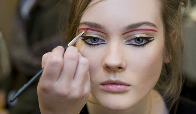 <strong>CHANEL｜シャネル</strong>　メティエダール・コレクション 「パリ-ビザンス」　© CHANEL 2010