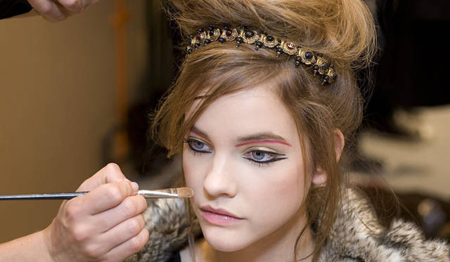 <strong>CHANEL｜シャネル</strong>　メティエダール・コレクション 「パリ-ビザンス」　© CHANEL 2010