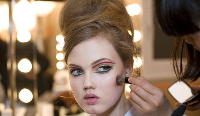 <strong>CHANEL｜シャネル</strong>　メティエダール・コレクション 「パリ-ビザンス」　© CHANEL 2010