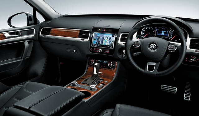 <strong>Volkswagen Touareg｜フォルクスワーゲン トゥアレグ</strong>　Hybrid｜メインインパネ