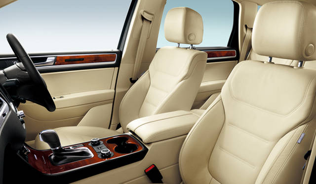 <strong>Volkswagen Touareg｜フォルクスワーゲン トゥアレグ</strong>　Hybrid｜レザーシート ※シートカラー、コーンシルクベージュのレザー仕様は受注生産。