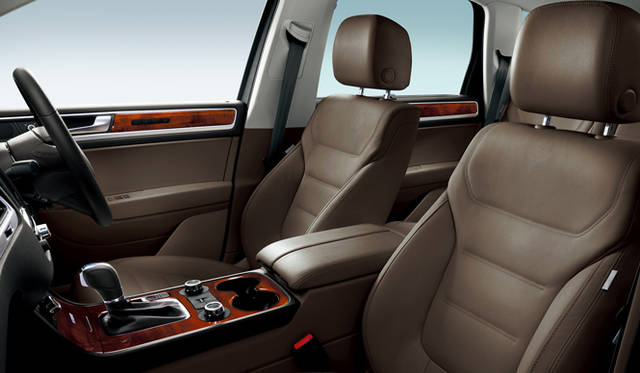 <strong>Volkswagen Touareg｜フォルクスワーゲン トゥアレグ</strong>　Hybrid｜レザーシート ※シートカラー、フューリオーソブラウンのレザー仕様は受注生産。