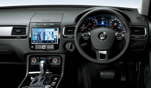 <strong>Volkswagen Touareg｜フォルクスワーゲン トゥアレグ</strong>　V6｜メインインパネ