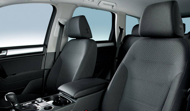 <strong>Volkswagen Touareg｜フォルクスワーゲン トゥアレグ</strong>　V6｜ファブリックシート