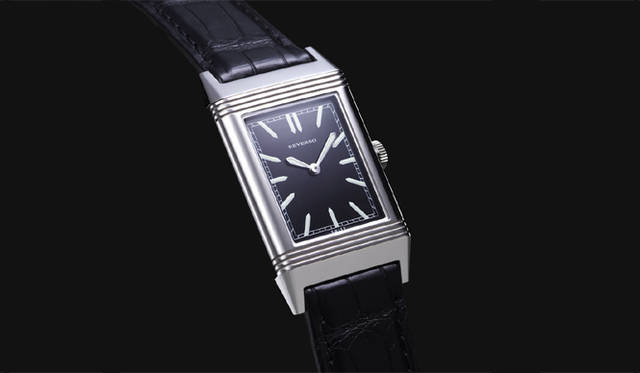 <strong>Jaeger-LeCoultre｜ジャガー・ルクルト</strong>　アールデコの美学が体現されたこの基本デザインを、最新の超薄型モデルをベースに現代に見事に甦らせたのが限定モデル。そのシンプルな顔は、80年の時を経た今も輝きを失わない。「グランド・レベルソ・ウルトラスリム・トリビュート・トゥ1931」72万4500円（4月発売予定）