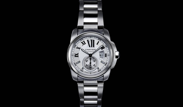 <strong>Cartier｜カルティエ</strong>　力強くエレガントなデザインで日本をはじめ全世界で大ヒット作となった、カルティエ初のメンズスポーティモデル「カリブル ドゥ カルティエ」待望のブレスレットモデル。69万7200円（2011年4月発売）