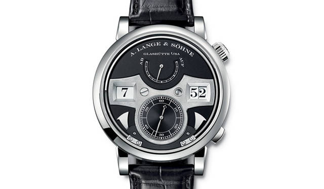<strong>A. Lange ＆ Sohne｜A.ランゲ＆ゾーネ</strong> 音を出したくないときは、4時位置にあるプッシュボタンを押すとサイレント機構が働いて、時打ちの機能を止めることも可能だ。「ランゲ・ツァイトヴェルク・ストライキングタイム」852万6000円（9月発売予定）