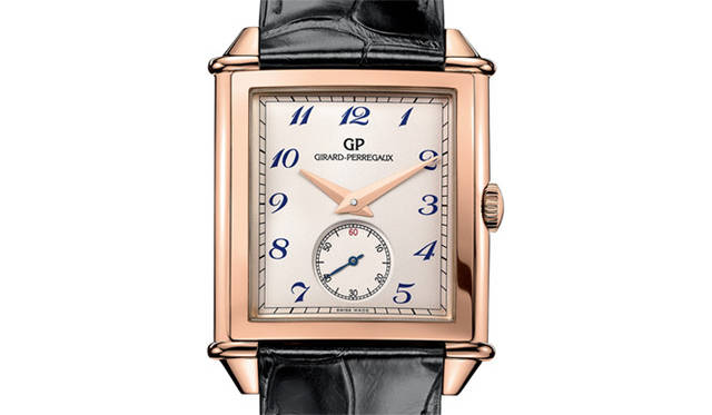 <strong>Girard-Perregaux｜ジラール・ペルゴ</strong> これまでは直線的だったケースや文字盤が、大人気のベーシックサイズと同様に優雅なカーブドデザインに変更され、自社製のGP3300ムーブメントの姿がケース裏から目で楽しめるシースルーバック仕様に。「ヴィンテージ 1945 XXL」235万2000円（10月発売予定） SSケースモデル（94万5000円）もあり。