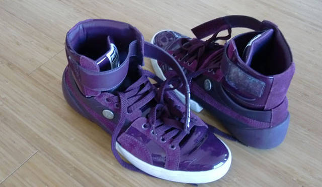 <strong>マシュー・ワォルドマン｜My Favorite Things in 2010</strong>　Shoes Shoes Shoes<br />このパープルの「PUMA by MIHARA YASUHIRO」は最高～。意外と履き心地のいい靴だ。