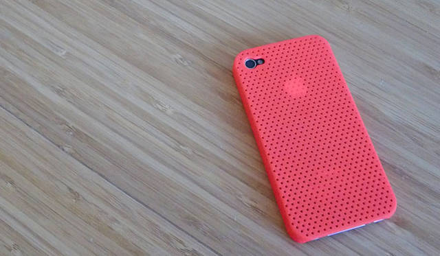 <strong>マシュー・ワォルドマン｜My Favorite Things in 2010</strong>　iPhone Case<br />東京 原宿のキャットストリートにある『キディランド』でこのiPhoneケースを見つけた。とてもiPhoneにフィットするので、おなじものを友人へのお土産としていくつも購入。みんなからも大好評！