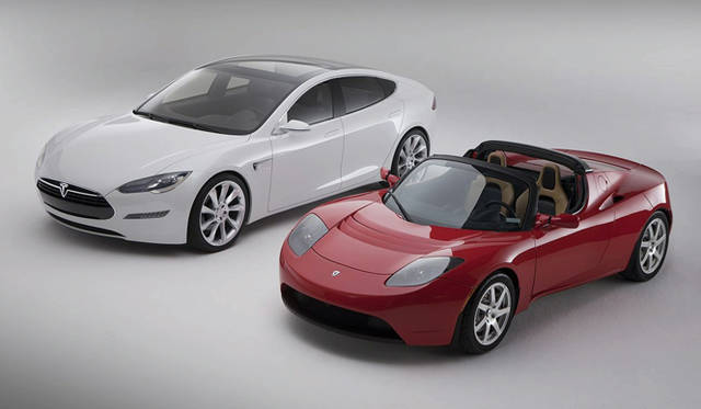 <strong>TESLA model S｜テスラ モデルS</strong>　右隣｜テスラ ロードスター