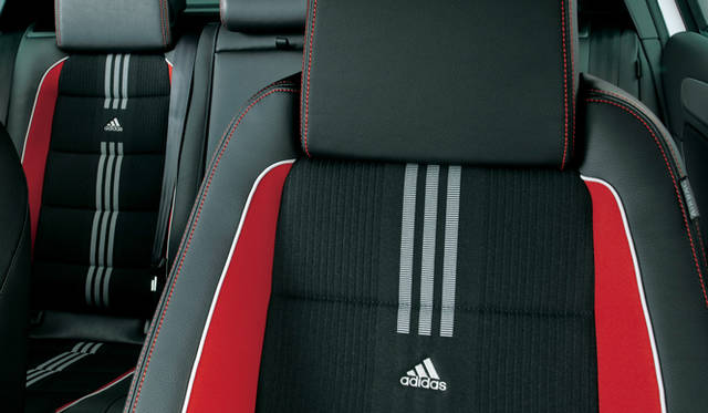 <strong>Volkswagen Golf GTI adidas｜フォルクスワーゲン ゴルフ GTI アディダス</strong>　専用レザー&ファブリックシート
