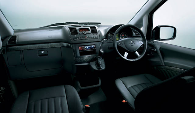 <strong>Mercedes-Benz V-Class｜メルセデス・ベンツ Vクラス</strong>　