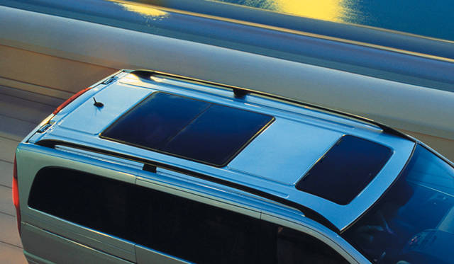 <strong>Mercedes-Benz V-Class｜メルセデス・ベンツ Vクラス</strong>　デュアルガラス・スライディングルーフはオプションで設定可能。