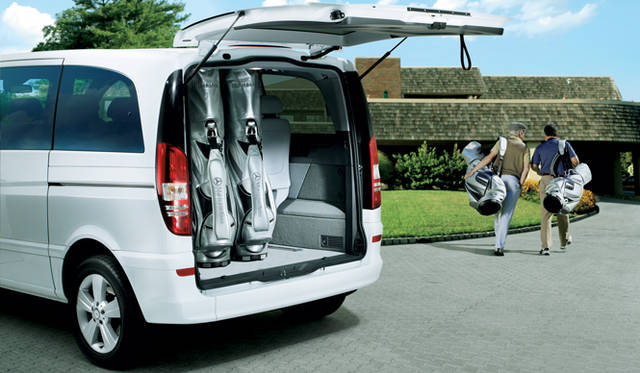 <strong>Mercedes-Benz V-Class｜メルセデス・ベンツ Vクラス</strong>　V350 トレンド、V350 アンビエンテで最大4,500ℓのラゲッジスペースを確保。V350 アンビエンテ ロングで最大5,000ℓまで積むことができる。 