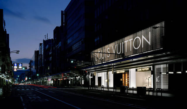 <strong>特集｜OPENERS的ニッポンの女性建築家　永山祐子</strong>　LOUIS VUITTON 京都大丸店（2004年）