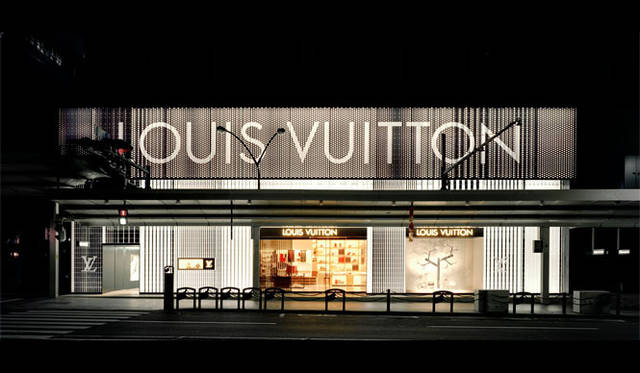 <strong>特集｜OPENERS的ニッポンの女性建築家　永山祐子</strong>　LOUIS VUITTON 京都大丸店（2004年）