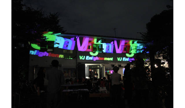 <strong>ディクショナリー倶楽部 ART SCHOOL</strong>｜茂木健一郎 VS 堀江貴文、阿部海太郎「暗闇快怪屋敷」開催<br />エンライトメントによるVJ。　写真：クラブキングART SCHOOL