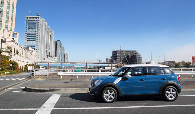 <strong>MINI COOPER CROSSOVER｜ミニ クーパー クロスオーバー</strong>