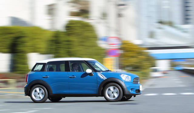 <strong>MINI COOPER CROSSOVER｜ミニ クーパー クロスオーバー</strong>