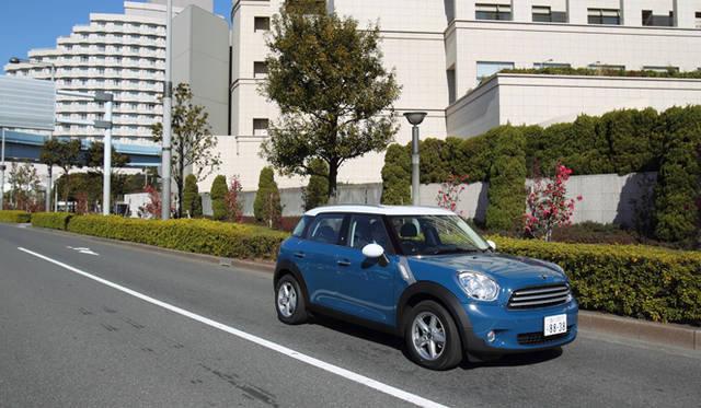 <strong>MINI COOPER CROSSOVER｜ミニ クーパー クロスオーバー</strong>