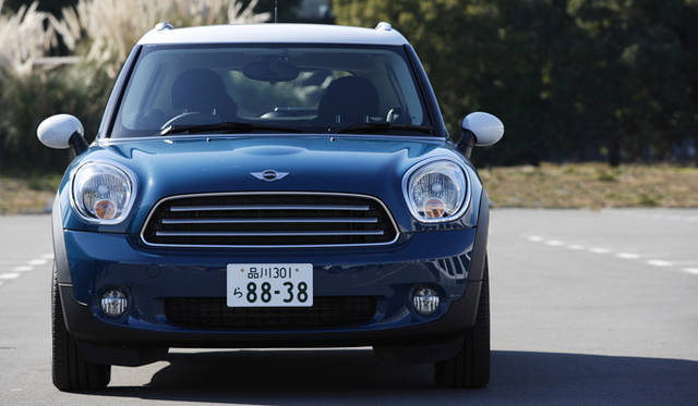 <strong>MINI COOPER CROSSOVER｜ミニ クーパー クロスオーバー</strong>