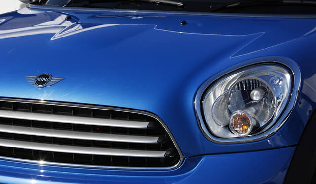 <strong>MINI COOPER CROSSOVER｜ミニ クーパー クロスオーバー</strong>