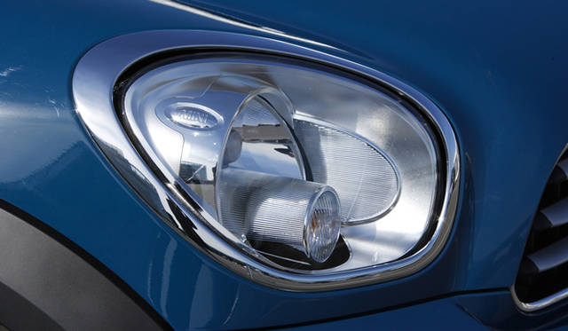 <strong>MINI COOPER CROSSOVER｜ミニ クーパー クロスオーバー</strong>