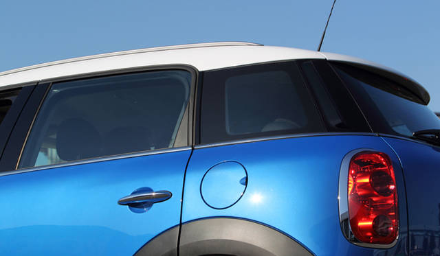 <strong>MINI COOPER CROSSOVER｜ミニ クーパー クロスオーバー</strong>