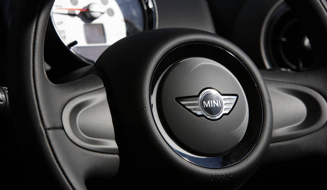 <strong>MINI COOPER CROSSOVER｜ミニ クーパー クロスオーバー</strong>