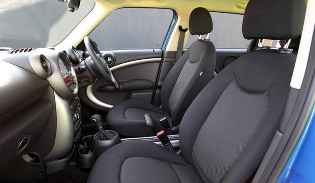 <strong>MINI COOPER CROSSOVER｜ミニ クーパー クロスオーバー</strong>