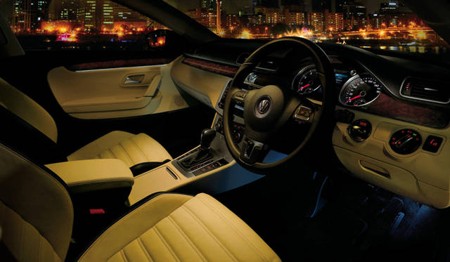 <strong>Volkswagen Passat CC｜フォルクスワーゲン パサート CC</strong>　V6 4MOTION　※コーンシルクベージュ＆ブラック/レザーのシートは受注生産。