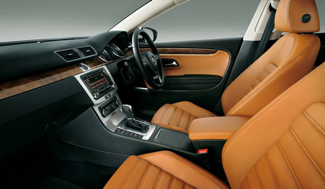 <strong>Volkswagen Passat CC｜フォルクスワーゲン パサート CC</strong>　V6 4MOTION　※トリュフ/レザーのシートは受注生産。