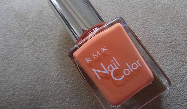 <strong>SAKURA｜第9回 春のカラフルメイク！</strong>　「RMK」の限定色ネイル。