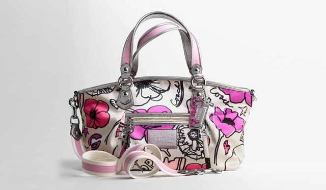 <strong>COACH｜コーチ</strong> 「ポピー ペタルプリント Rocker」 [W31ｘH24ｘD13cm] 5万4600円（コーチ／コーチ・カスタマーサービス・ジャパン）