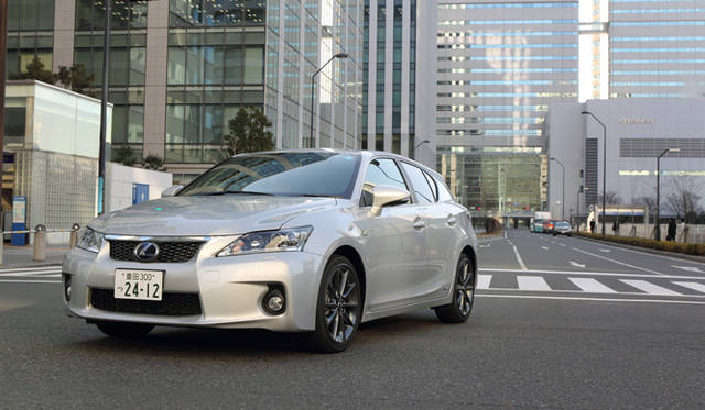<strong>LEXUS CT200h｜レクサス CT200h</strong>