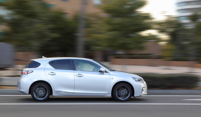 <strong>LEXUS CT200h｜レクサス CT200h</strong>