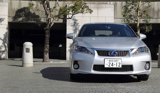 <strong>LEXUS CT200h｜レクサス CT200h</strong>