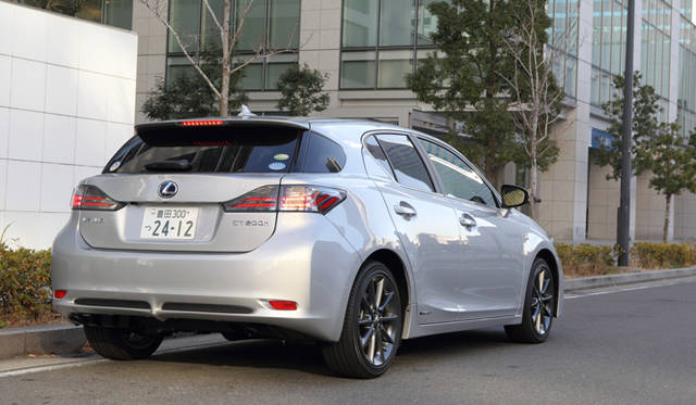 <strong>LEXUS CT200h｜レクサス CT200h</strong>