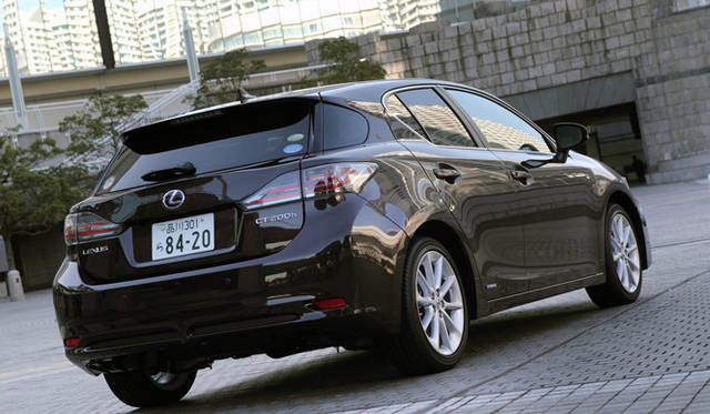 <strong>LEXUS CT200h｜レクサス CT200h</strong>