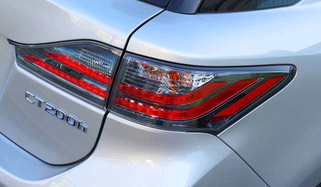 <strong>LEXUS CT200h｜レクサス CT200h</strong>