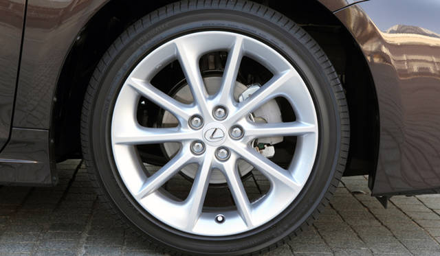 <strong>LEXUS CT200h｜レクサス CT200h</strong>