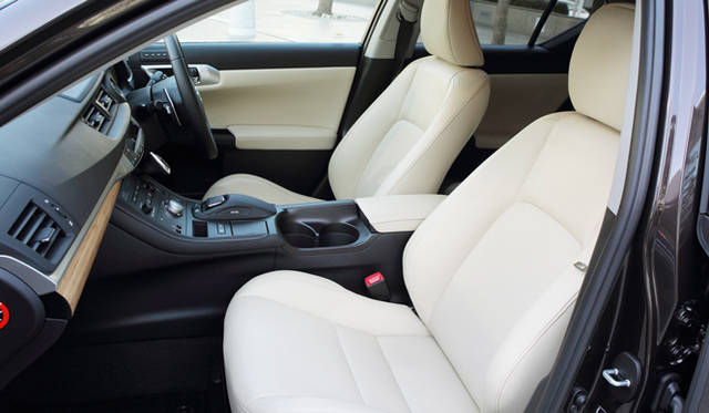 <strong>LEXUS CT200h｜レクサス CT200h</strong>