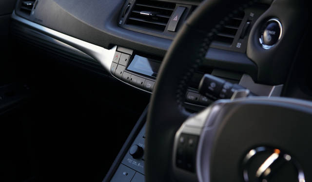 <strong>LEXUS CT200h｜レクサス CT200h</strong>