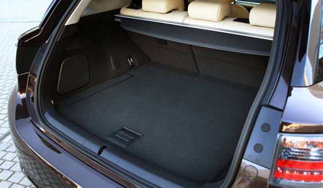 <strong>LEXUS CT200h｜レクサス CT200h</strong>