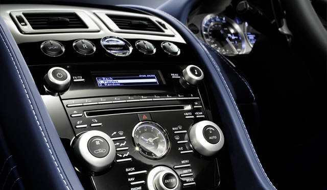 <strong>ASTON MARTIN V8 Vantage S｜アストンマーティン V8 ヴァンテージS</strong>