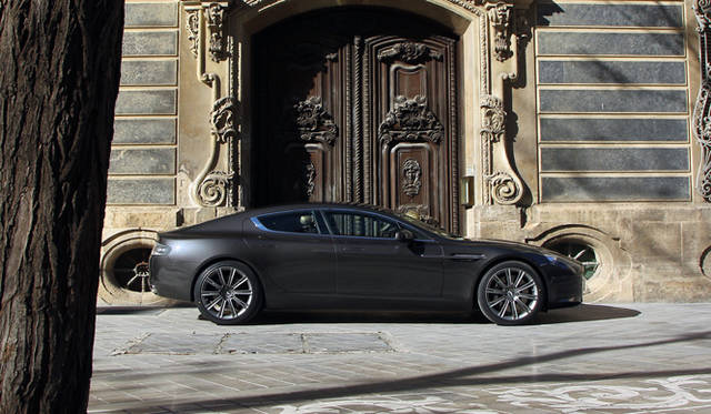 <strong>ASTON MARTIN RAPIDE Quantum Silver｜アストンマーティン ラピード クウォンタム シルバー</strong>