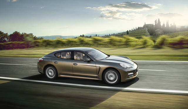 <strong>PORSCHE Panamera 4｜ポルシェ パナメーラ4</strong>