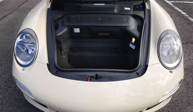 <strong>PORSCHE 911 Carrera｜ポルシェ 911 カレラ</strong>